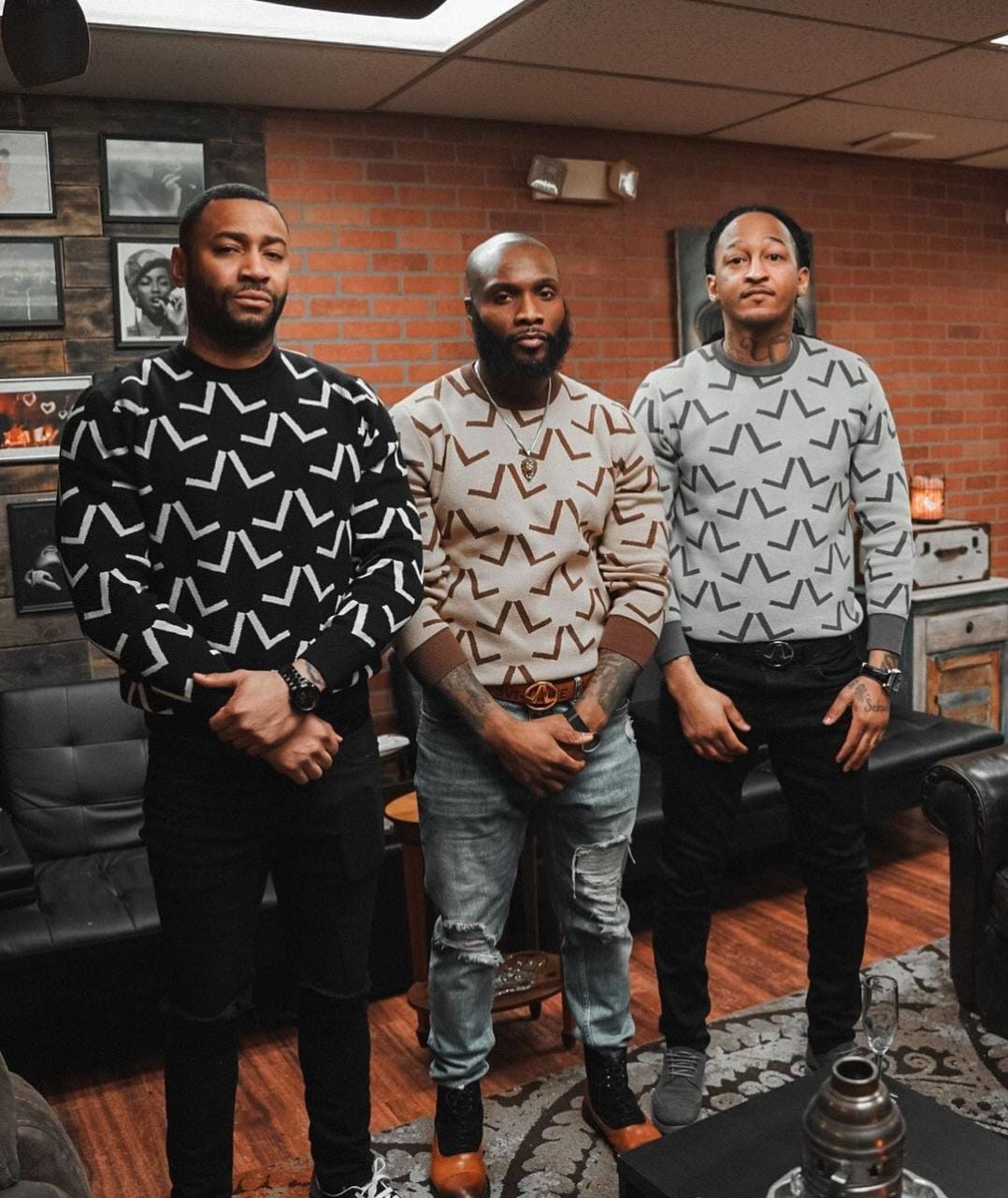 LL BLACK SIGNATURE SWEATER