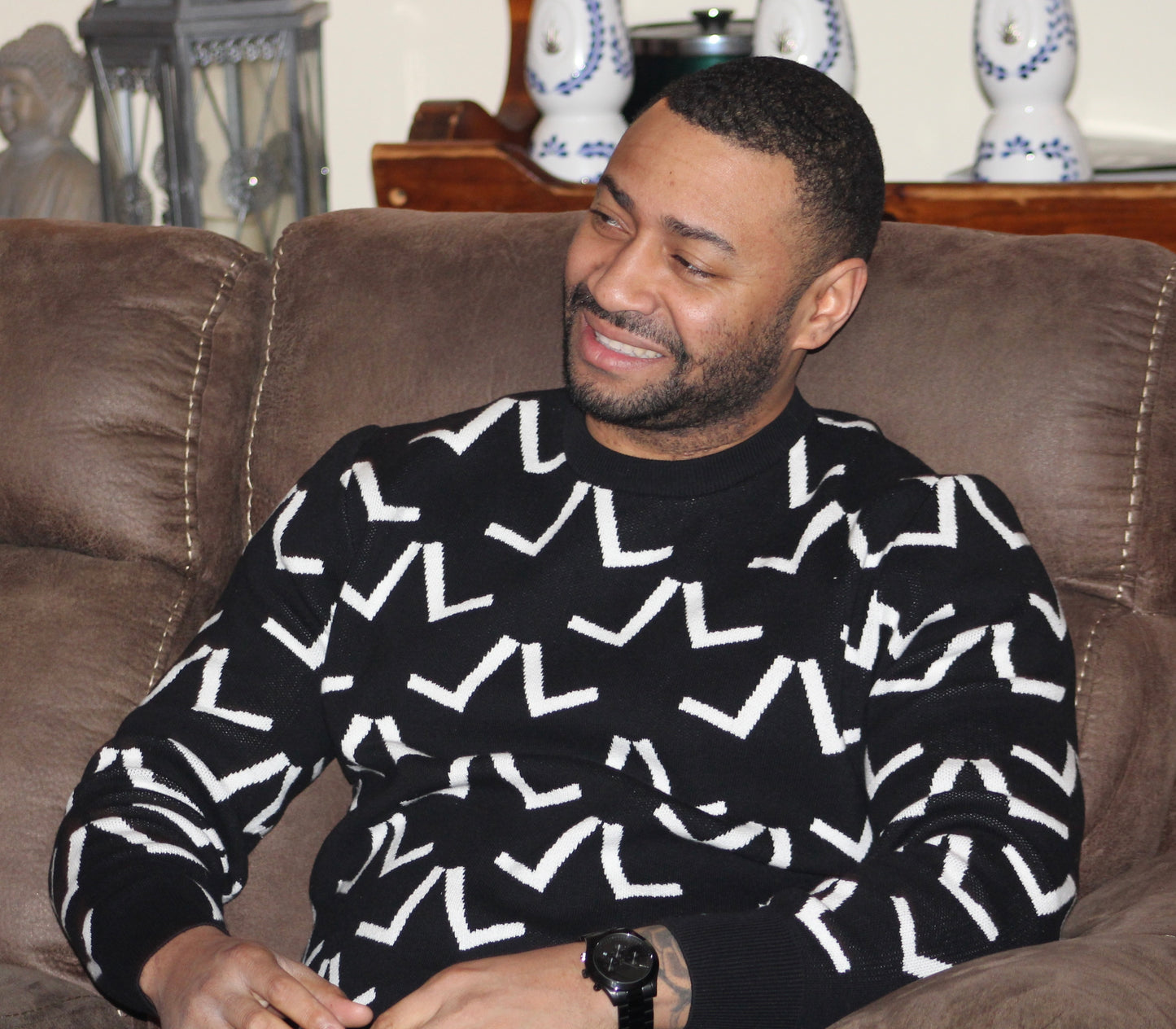LL BLACK SIGNATURE SWEATER
