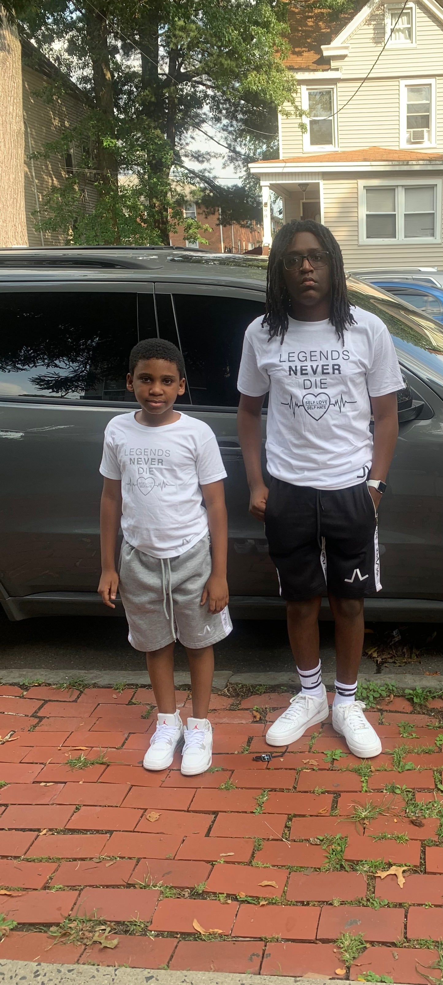 LEGENDS NEVER DIE T SHIRT (KIDS GRAY)